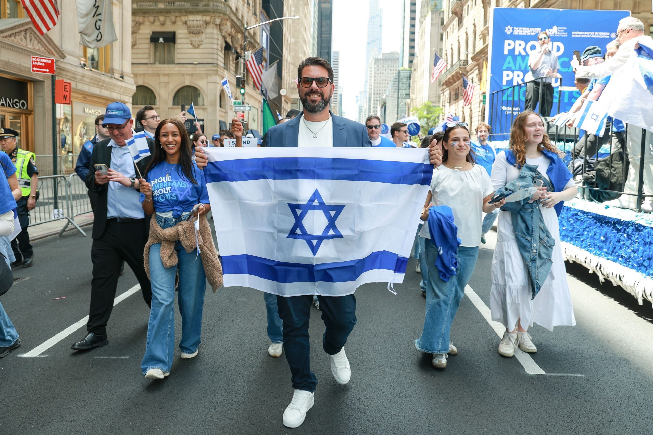 parade 12